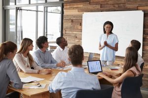 Treinamento de funcionários: saiba a importância para a produtividade da empresa